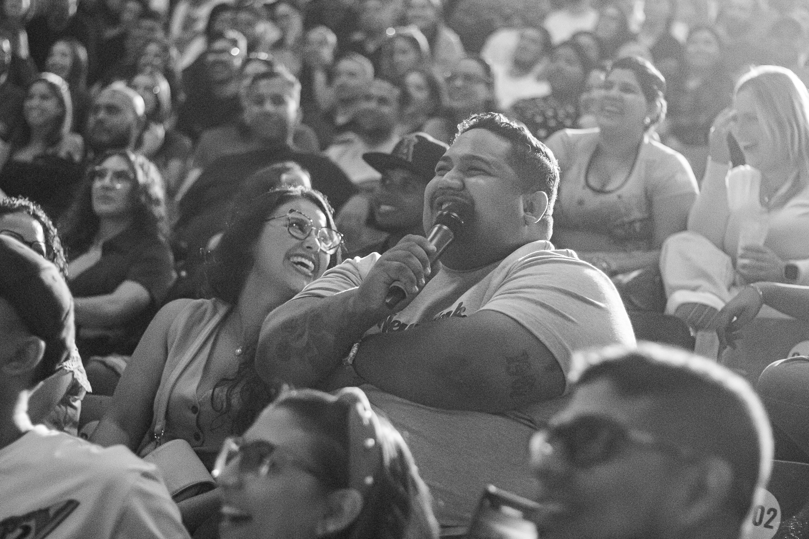 Carluis levantando el brazo